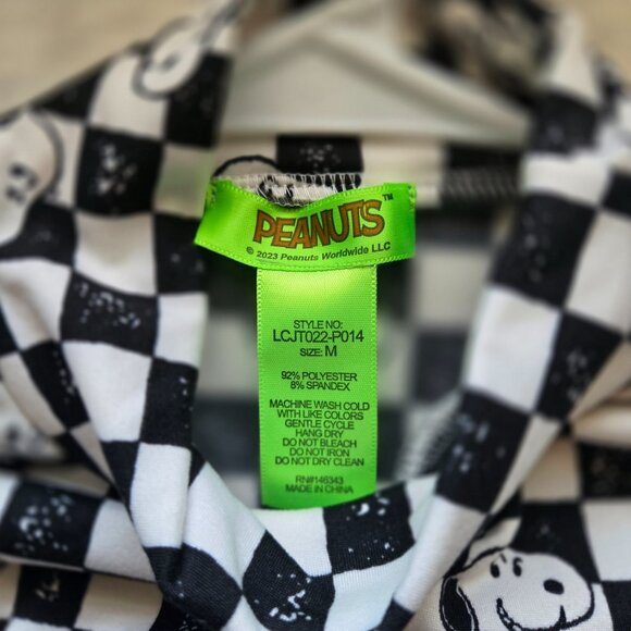 NWT Peanuts Snoopy Checkerboard Long-Sleeve Mock Neck Top Black/White Size M - Picture 3 of 5